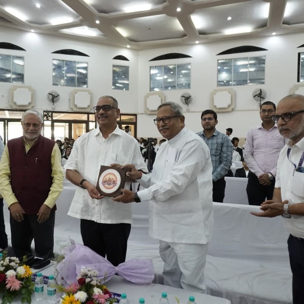प्रयागराज में युवा संसद में गूंजे जातिगत जनगणना के सवाल:छात्रों ने डिजिटल सुरक्षा और शिक्षा जैसे गंभीर मुद्दों पर भी पूछे तीखे सवाल