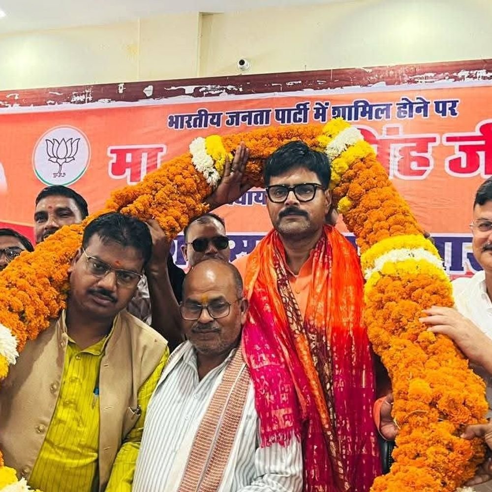 भाजपा कार्यालय में विधायक का स्वागत:अभय सिंह बोले- गोसाईंगंज से भाजपा जिसे टिकट देगी, उसका समर्थन करूंगा