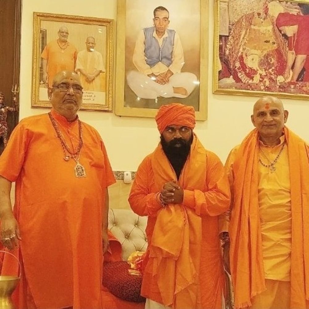 सनातन हिन्दू वाहिनी की बैठक:संगठन विस्तार पर चर्चा, महंत संजय नाथ योगी सम्मानित