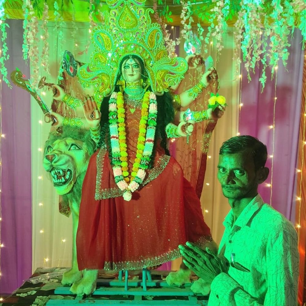 गुराई में मां कूष्मांडा की आरती:नवरात्रि के चौथे दिन उमड़े श्रद्धालु, पूजा अर्चना के बाद प्रसाद वितरण