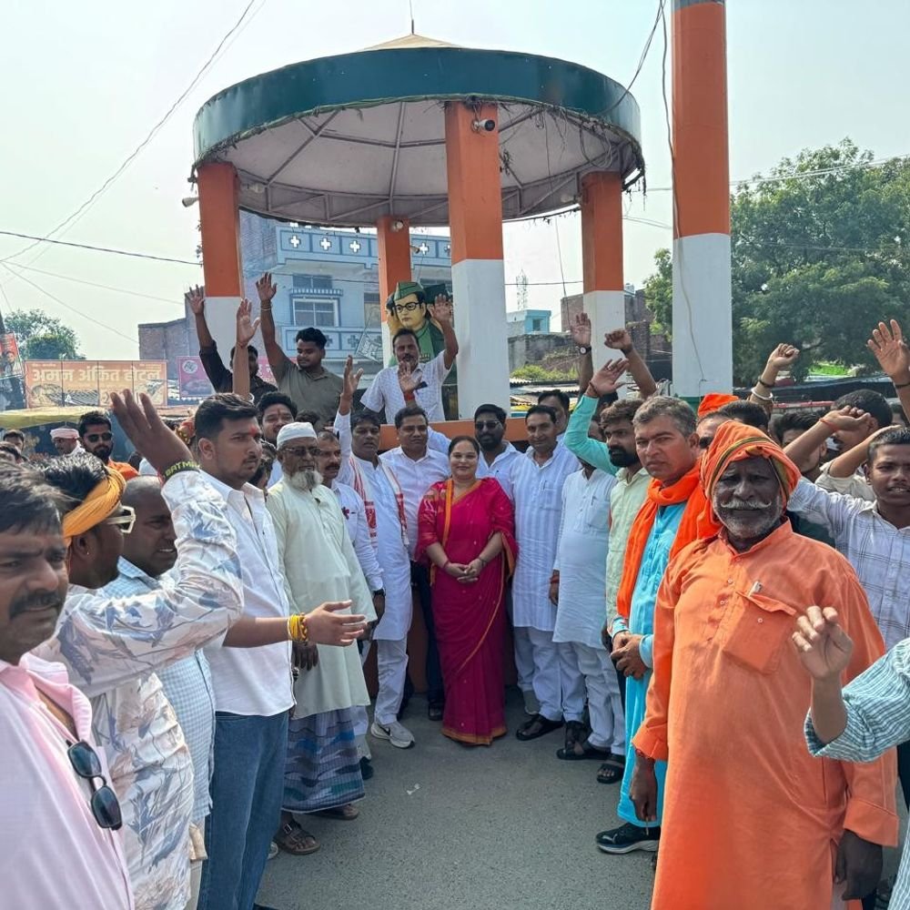 कलश ज्योति यात्रा के समर्थन में रैली:मऊ में डेढ़ सौ बाइक के साथ निकले भाजपा कार्यकर्ता