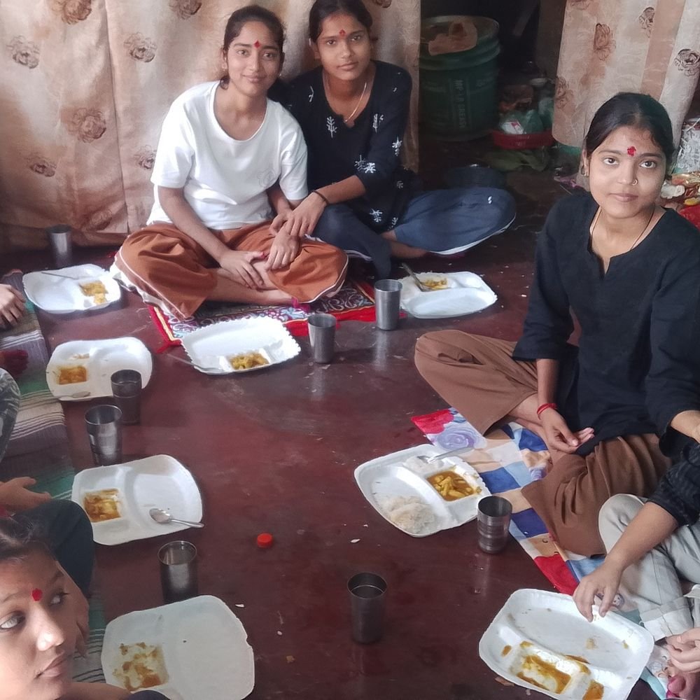 चित्रकूट में भजन संध्या आयोजित:माता रानी पंडाल में गूंजे जयकारे, कन्या पूजन संग भावविभोर हुए श्रद्धालु