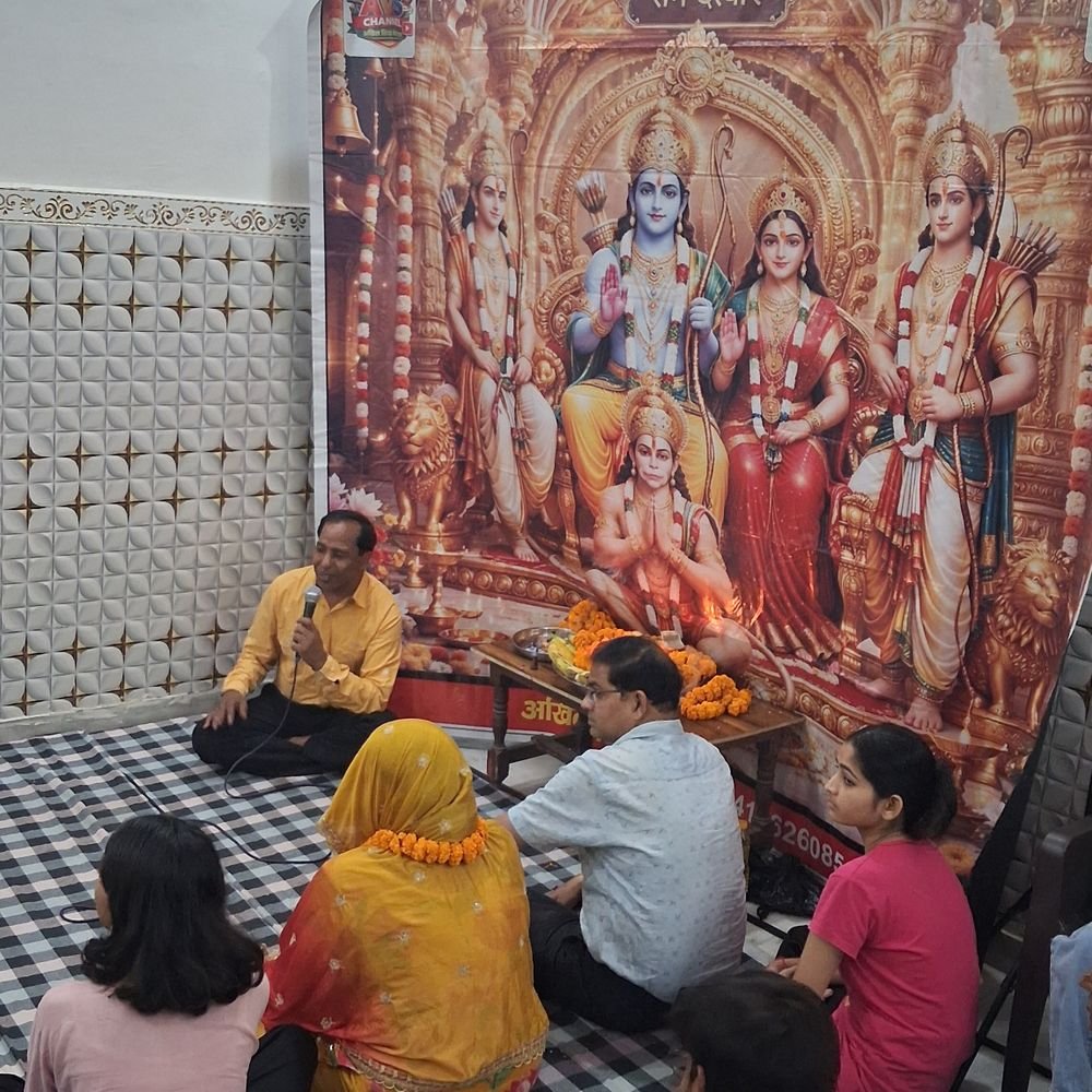मेरठ में संगीतमय रामकथा:वाल्मीकि जयंती पर हनुमान चालीसा पाठ, परीक्षितगढ़ मंदिर भजनों से गूंजा