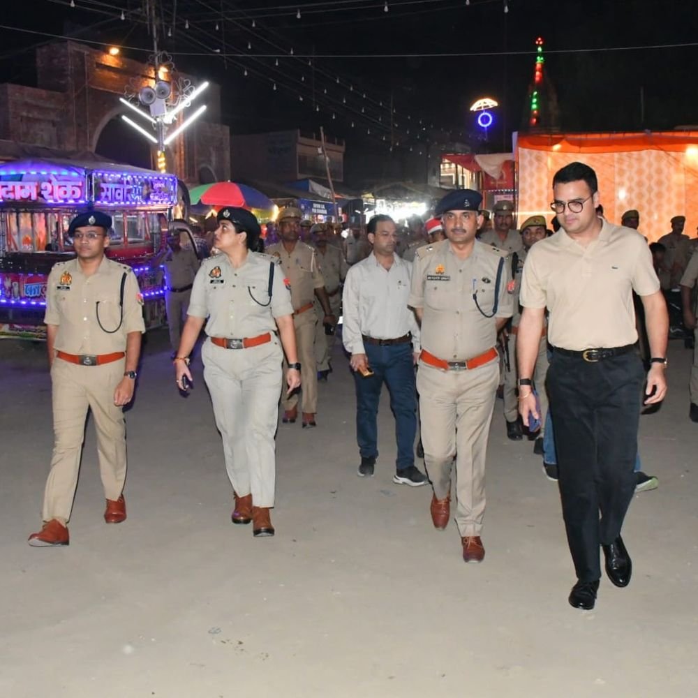 दशहरा की सुरक्षा व्यवस्था का DM-SSP ने लिया जायजा:बदायूं में 21 सेक्टर मजिस्ट्रेट की निगरानी में फूंका जाएगा रावण