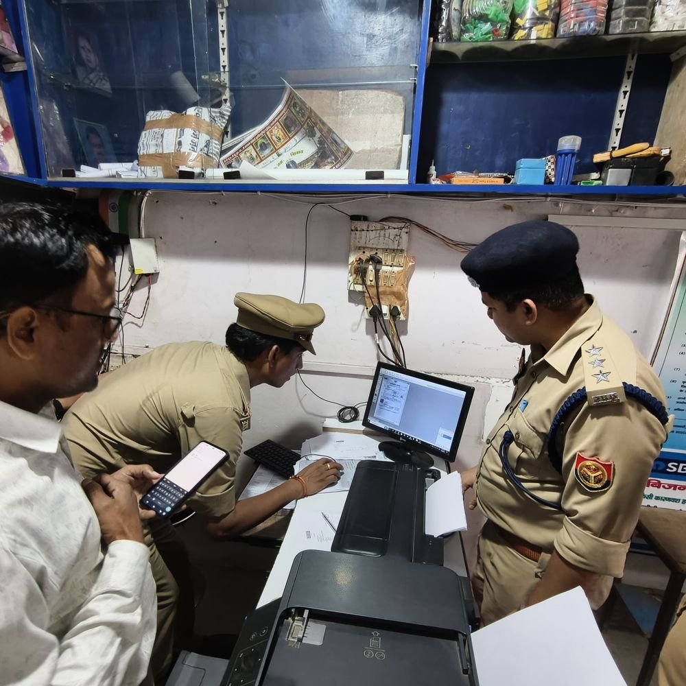 महराजगंज में 366 जनसेवा केंद्रों की सघन चेकिंग:AI से फर्जी दस्तावेज बनाने पर पुलिस ने दी कार्रवाई की चेतावनी