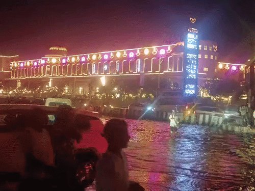 लखनऊ में बारिश-बाढ़, प्लासियो मॉल टापू बना:VIP सड़कें डूबीं, IIIT परिसर जलमग्न, आपदा प्रबंधन दफ्तर तक पहुंचा पानी
