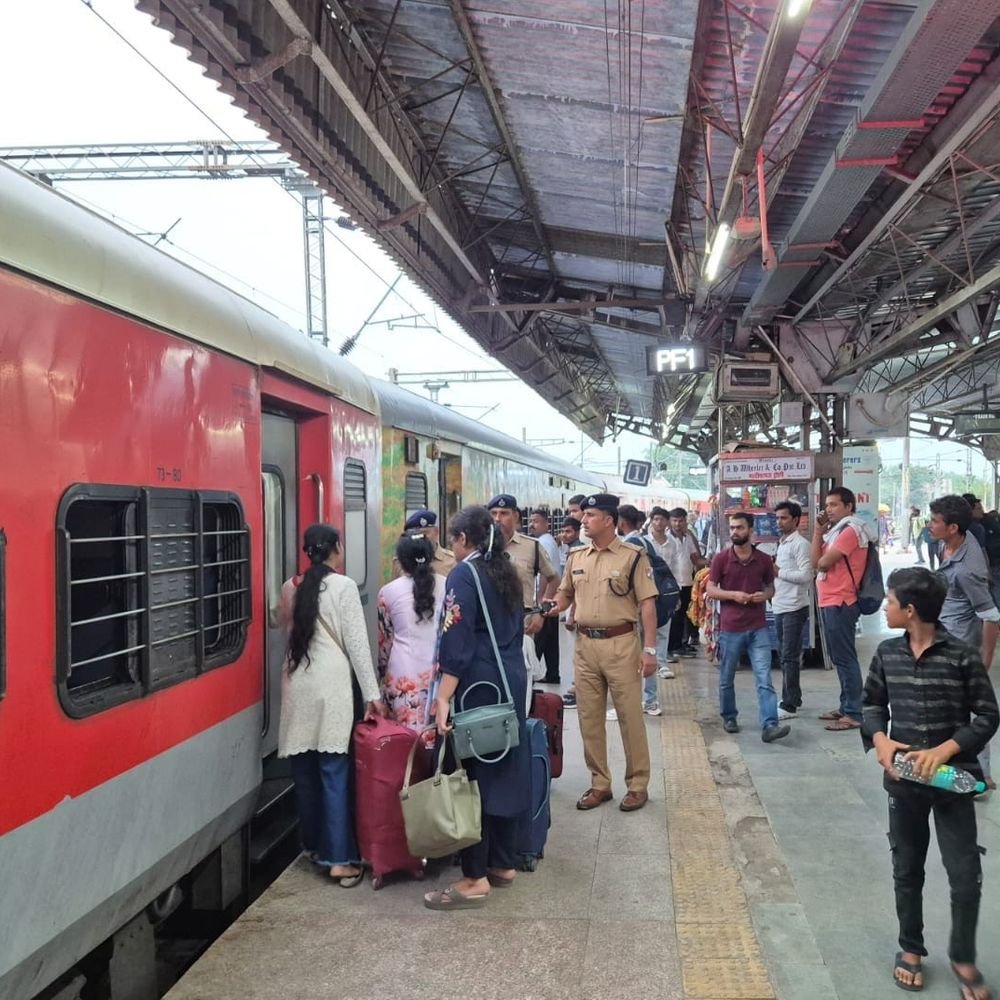 आगरा कैंट की 4 ट्रेनें आज से तीन दिन निरस्त:मथुरा में काम के कारण आगरा से पलवल औश्र रुंधी के बीच नहीं होगा संचालन