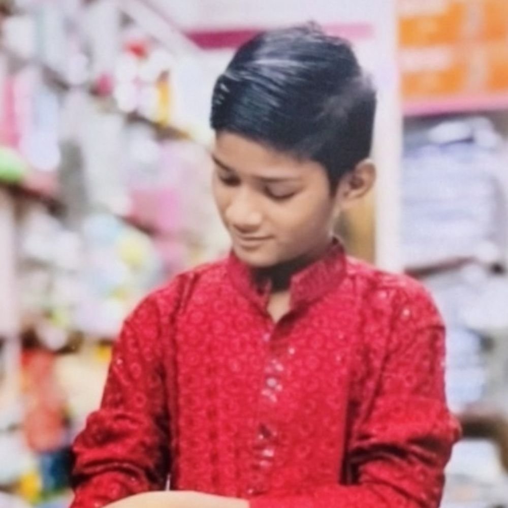 कौशांबी में डंपर ने 15 साल के किशोर को रौंदा:50 मीटर तक घसीटा, इकलौते बेटे की मौत से परिवार सदमे में; भीड़ ने ड्राइवर को पकड़ा