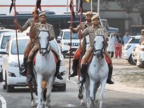 अयोध्या पहुंचे एडीजी प्रवीण कुमार्र फोर्स के साथ किया गश्त:संवेदनशील इलाकों का लिया जायजा,  दुर्गा पूजा और दीपोत्सव पर सुरक्षा का पहरा
