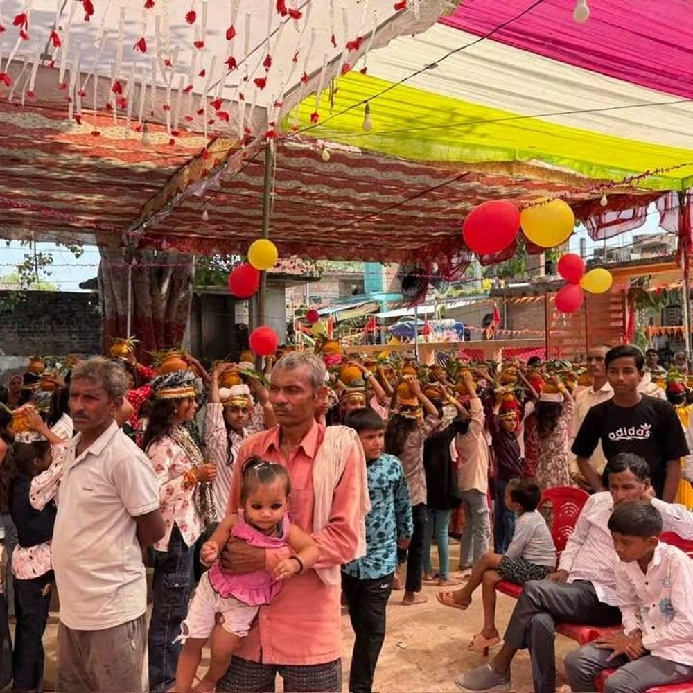 फतेहपुर में दुर्गा जागरण:महिलाओं ने निकाली कलश यात्रा, 'जय माता दी' के जयकारे लगे