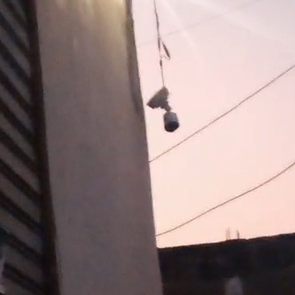 मैनपुरी में CRPF जवान ने DM से लगाई गुहार:जमीन के विवाद में पत्नी को धमकी देने का आरोप, तोड़े गए CCTV