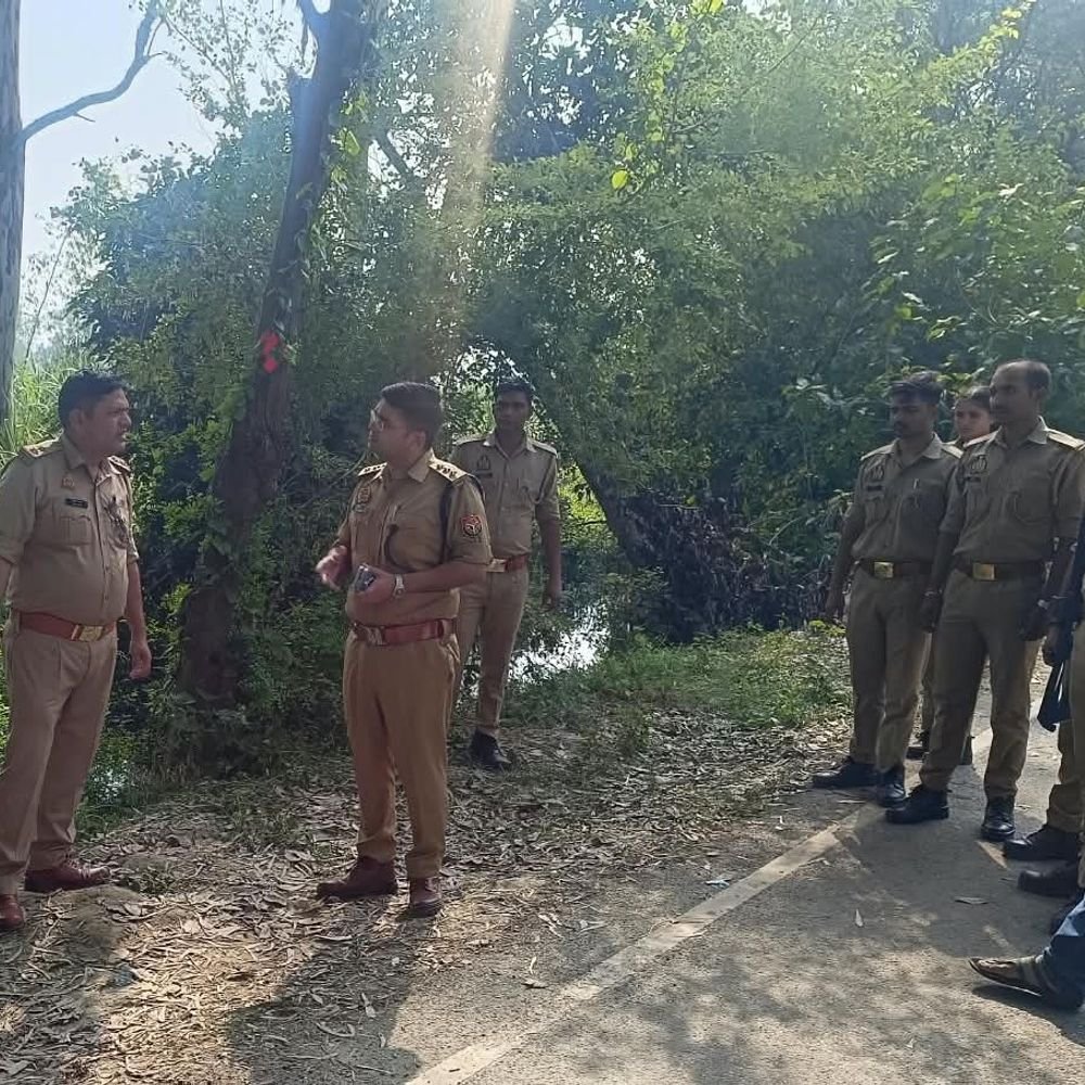 लखीमपुर में सड़क किनारे मिला महिला का शव:आधार कार्ड से हुई 27 वर्षीय ज्योति शुक्ला की पहचान, पोस्टमार्टम से खुलेगा मौत का राज