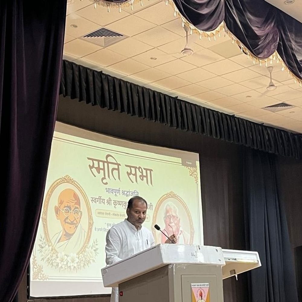 गांधी जयंती पर जिला सर्वोदय मंडल ने की स्मृति सभा:कृष्ण कुमार खन्ना की ईमानदारी और विचारों को आगे बढ़ाने पर जोर