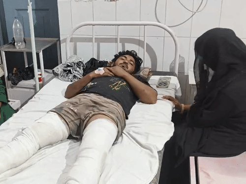 शादीशुदा युवक ने इनकार किया तो युवती ने तुड़वाए हाथ-पैर:क्लिनिक बुलाकर लाठी-डंडों से पीटा, पत्नी बोली- दिल्ली भागकर कोर्ट मैरिज का बना रही थी दबाव