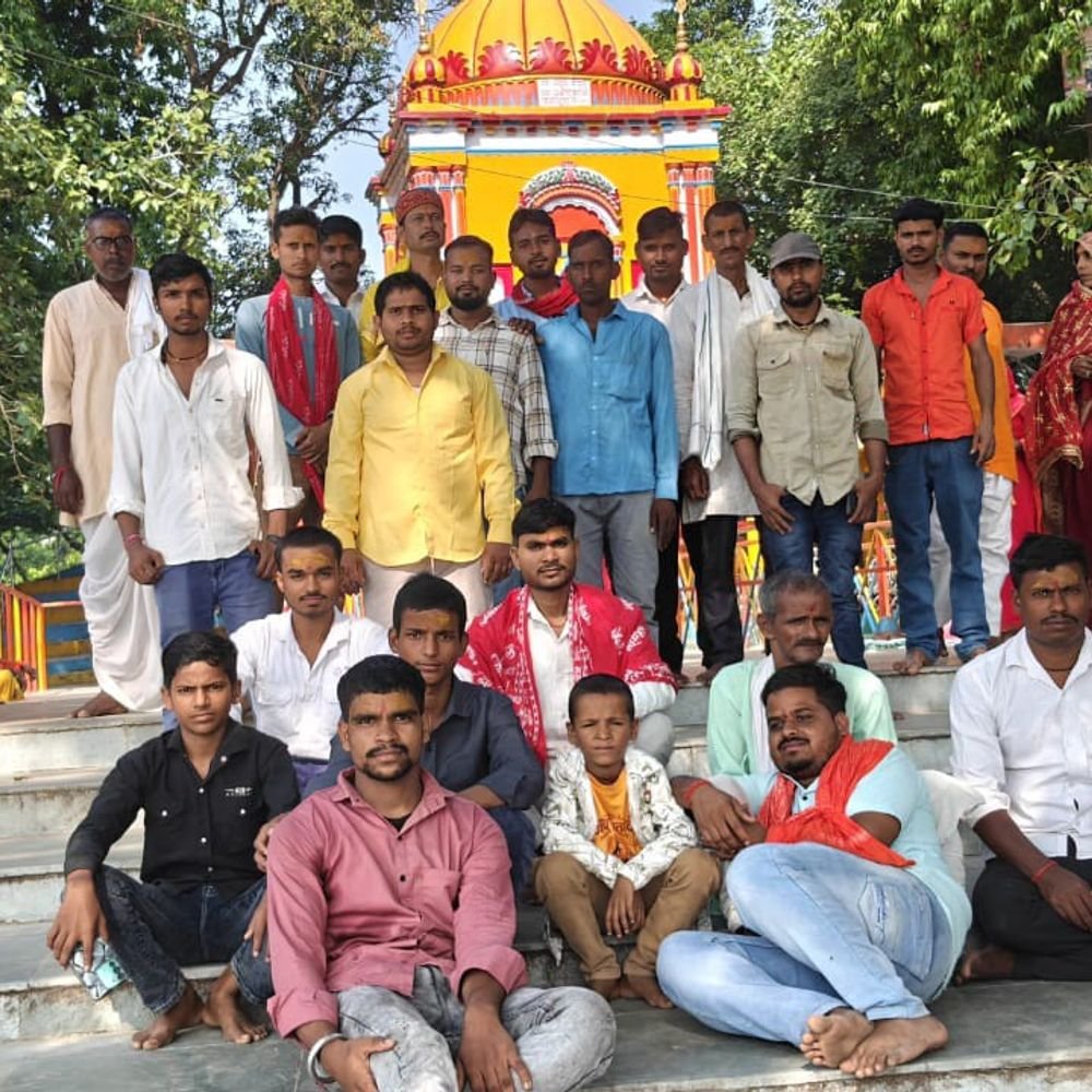 नवरात्रि उत्सव मनाया:घोरमा में नव दुर्गा पूजा समिति ने कराया जागरण, भजनों पर झूमे श्रद्धालु