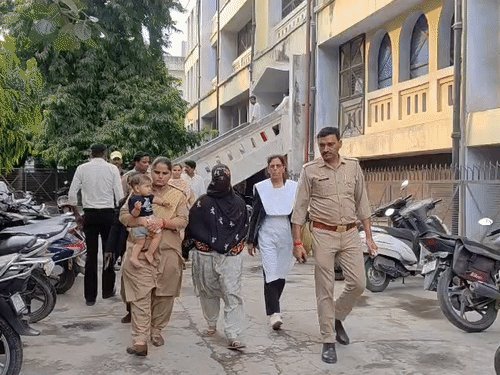 नशीली गोलियां खिलाकर प्रेमी से करती थी बात:मेरठ में 13 महीने के अफेयर में पति को मार डाला, पढ़िए ब्यूटीशियन पत्नी की लवस्टोरी