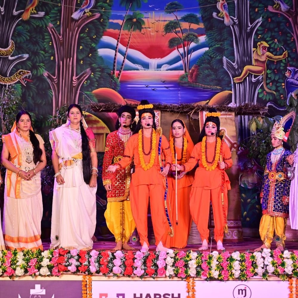 लखनऊ रामलीला में रामायण के कई प्रसंग मंचित:चित्रकूट, सीता हरण, राम-भरत मिलाप और बाली वध की लीलाएं दिखाई गईं
