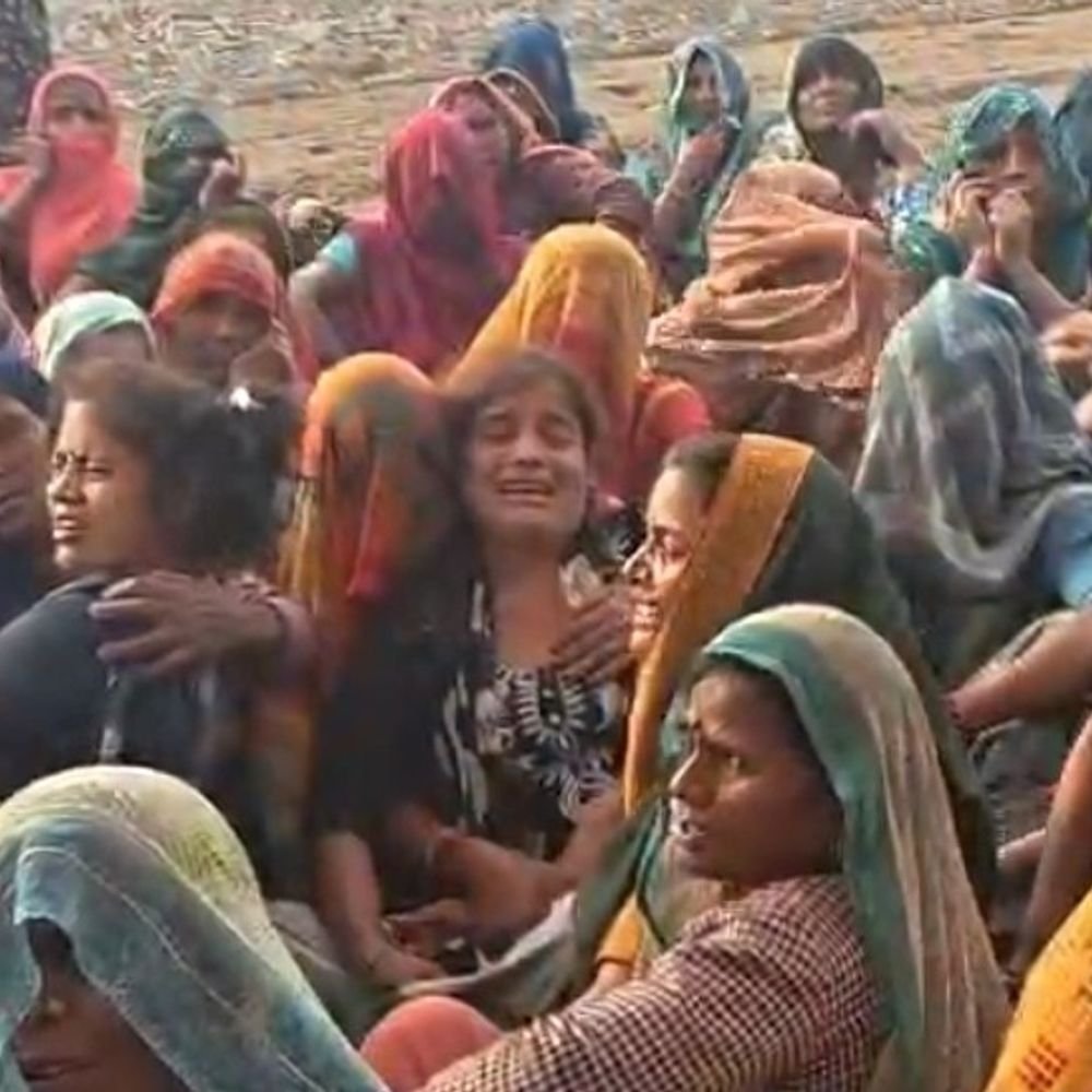 नरोरा हादसे में पांच की मौत से गांव में मातम:शव गांव पहुंचते ही गूंज उठीं चीखें, कई घरों में नहीं जले चूल्हे; आज होगा अंतिम संस्कार