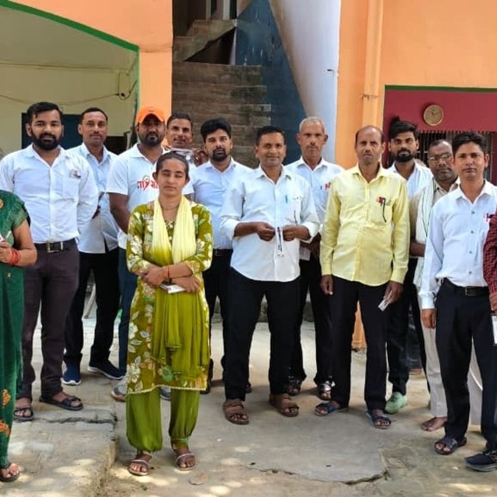 कन्नौज में 'मेरा युवा भारत' ने शिक्षकों का सम्मान किया:विश्व शिक्षक दिवस पर संवाद कार्यक्रम, युवाओं को गतिविधियों से जुड़ने के लिए प्रेरित किया