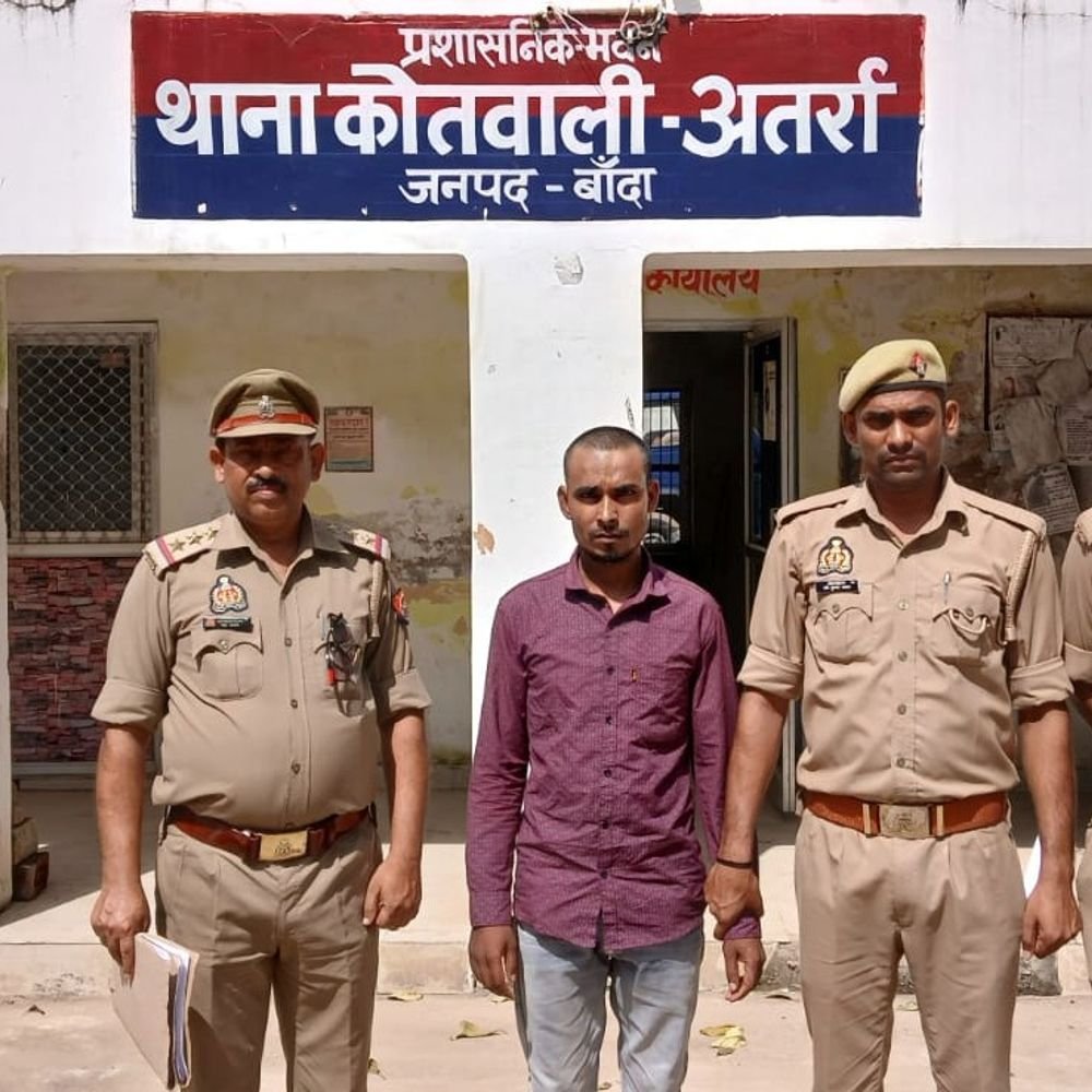 पेट्रोल डालकर आग लगाने के मामले में आरोपी गिरफ्तार:जान से मारने की कोशिश का आरोप, पीड़ित गंभीर झुलसा था