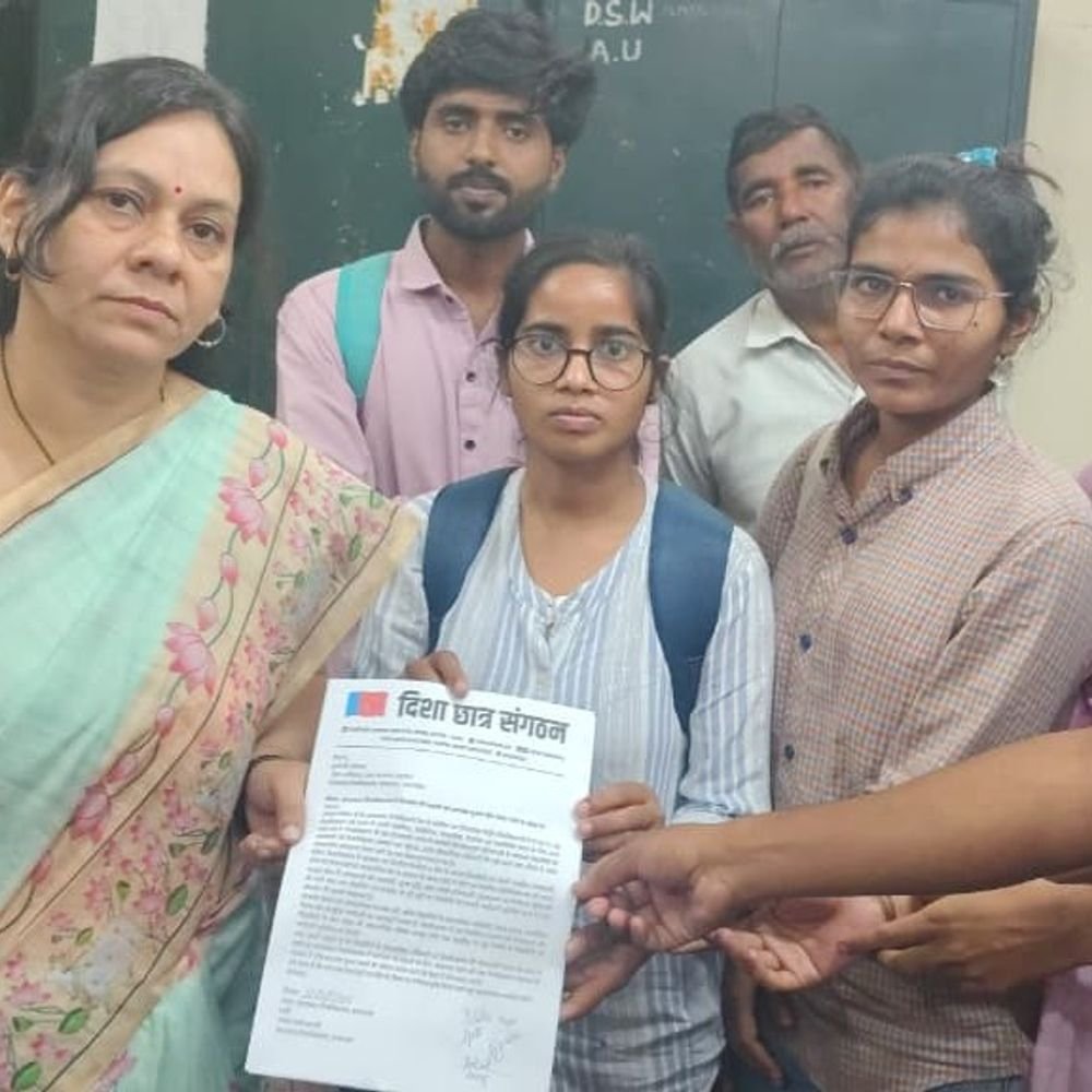इलाहाबाद यूनिवर्सिटी में छात्रसंघ बहाली और चुनाव कराने की मांग:DSW को सौंपा ज्ञापन, दिशा छात्र संगठन ने उठाई मांग