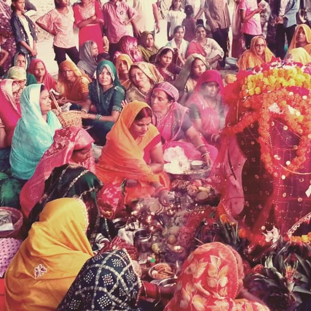 जौनपुर में जिउतिया पर्व पर महिलाओं ने की पूजा:संतान की लंबी उम्र और परिवार की सुख-समृद्धि की कामना, निर्जला व्रत शुरू