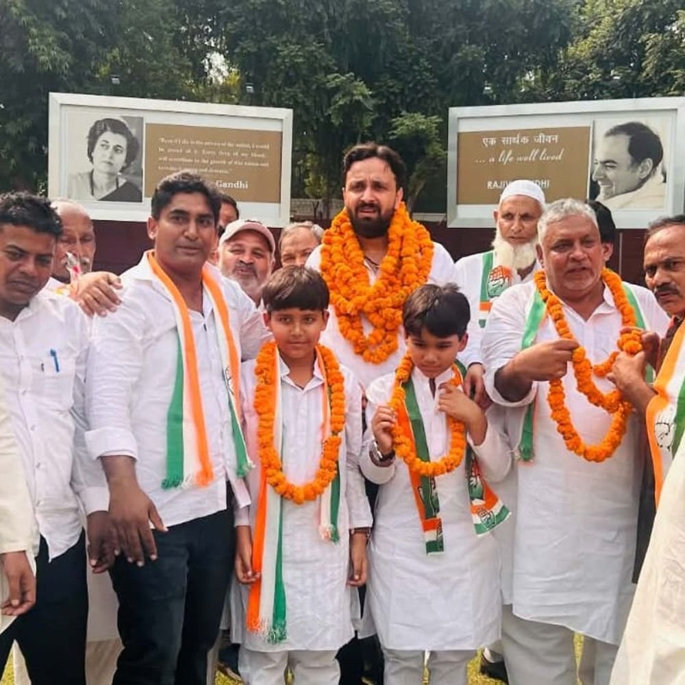 मेरठ से दिल्ली प्रदर्शन में गए कांग्रेस नेता:हेमन्त प्रधान के नेतृत्व में सैकड़ों साथियों ने ली पार्टी की सदस्यता