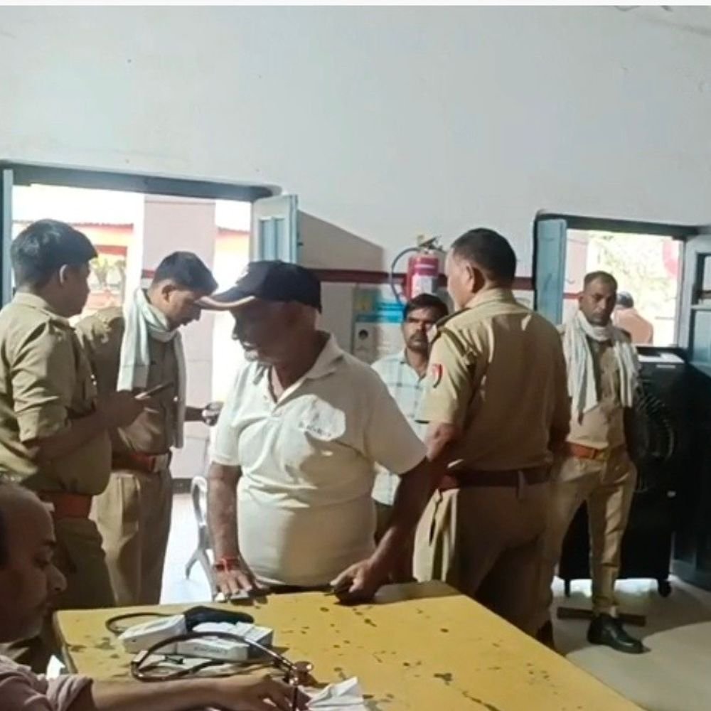 रायबरेली में सड़क हादसे में 4 घायल:गंगा एक्सप्रेसवे पर चारधाम यात्रियों की SUV डिवाइडर से टकराई, जिला अस्पताल रेफर