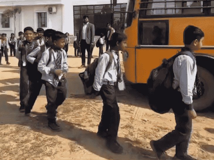गोरखपुर में कल बंद रहेंगे सभी बोर्ड के स्कूल:शिक्षक MLC चुनाव के लिए अवकाश घोषित