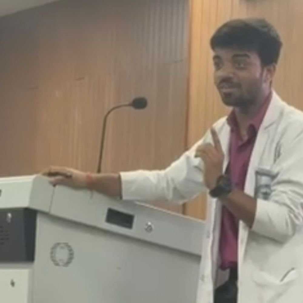 कानपुर देहात मेडिकल कॉलेज में मुफ्त NEET कोचिंग शुरू:आर्थिक रूप से कमजोर विद्यार्थियों को डॉक्टर बनने का मिलेगा मौका
