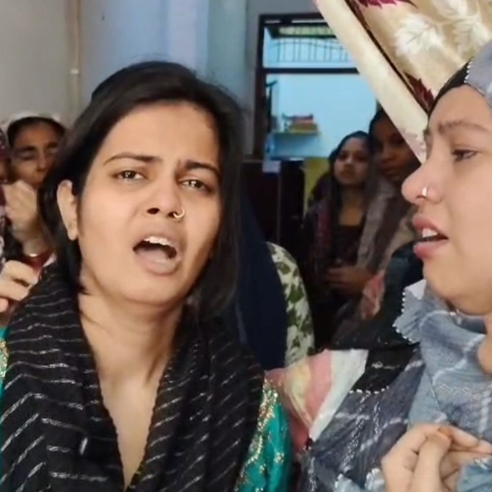 मेरठ में बेटी का घर बचाने पहुंची मां की मौत,:दामाद पर धक्का देने का आरोप