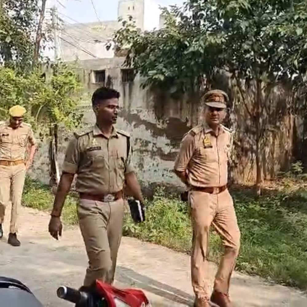 फिरोजाबाद के कंपोजिट विद्यालय में तीसरी के छात्र से कुकर्म:लापरवाही में 4 शिक्षक और चपरासी निलंबित, 20 रुपए का लालच देकर ले गया था