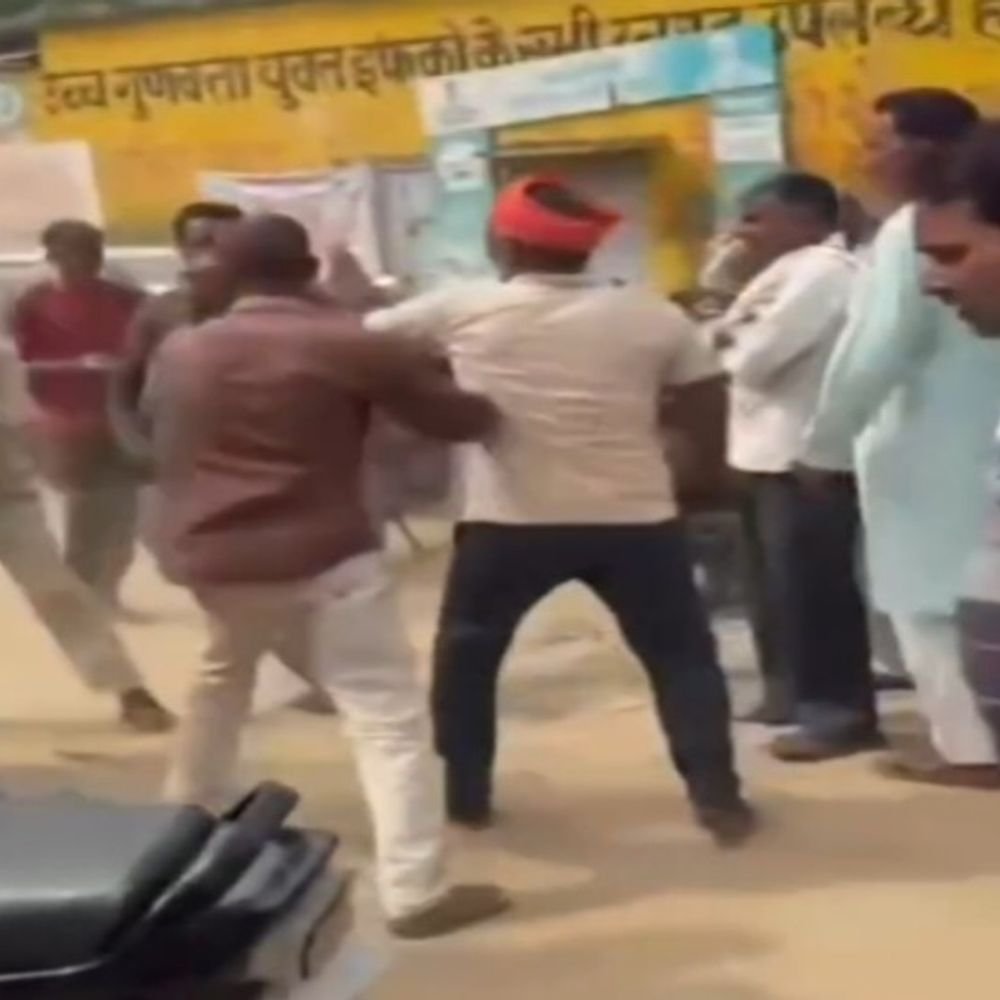 शाहजहांपुर में खाद लेने पहुंचे लोगों में मारपीट:3 पर दर्ज हुआ मुकदमा, समिति पर लाइन में लगने को लेकर विवाद
