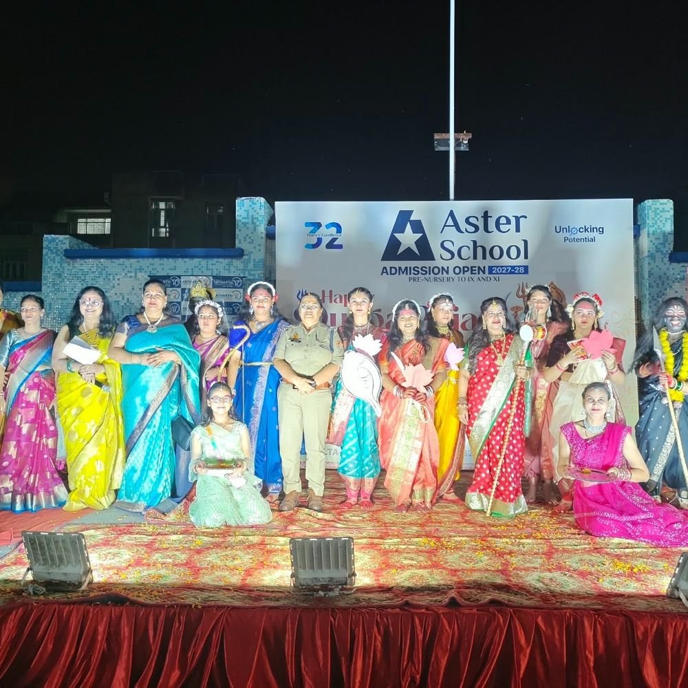 डांडिया उत्सव में महिला सुरक्षा का संदेश:मिशन शक्ति के तहत मनीषा सिंह ने महिलाओं और बालिकाओं को किया जागरूक