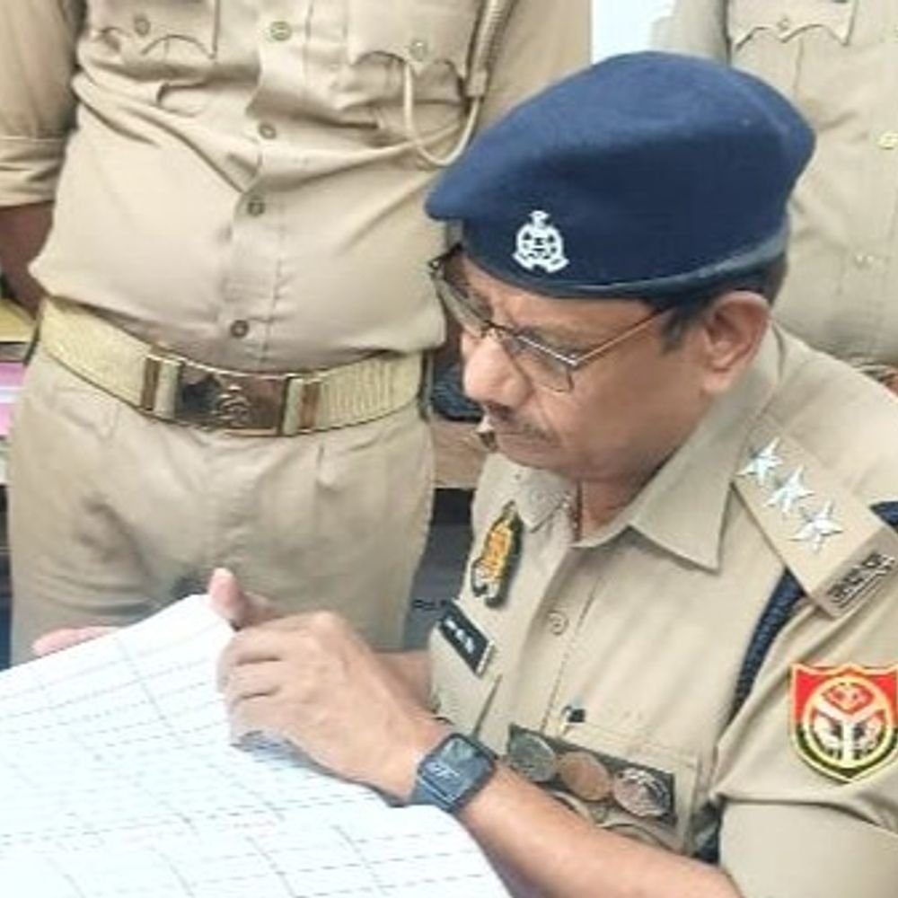 जीआरपी थाने का अर्धवार्षिक निरीक्षण:पुलिस उपाधीक्षक ने परखी व्यवस्थाएं, दिए पेंडिंग मामलों के जल्द निस्तारण के निर्देश