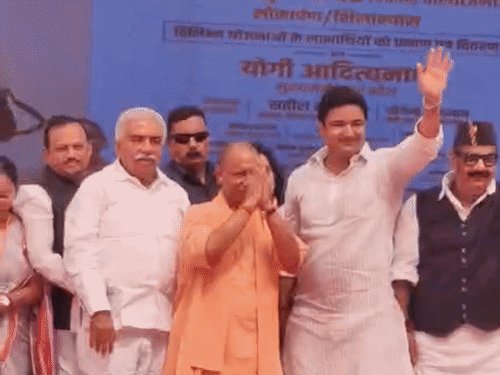 कानपुर से योगी का यूपी के लिए संदेश:वाल्मीकि जयंती पर बाबा साहब आंबेडकर, संत रविदास और काशीराम को याद किया, दलित वोटरों पर फोकस