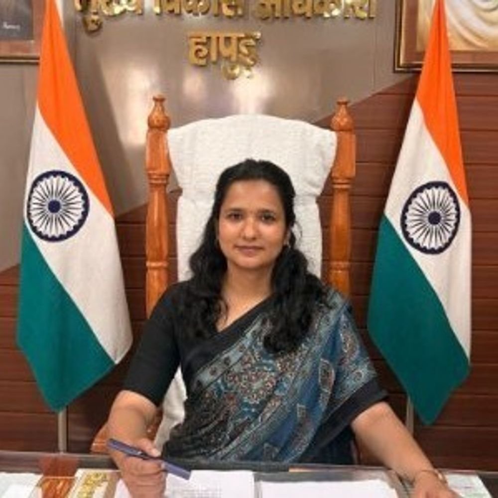 हापुड़ में 'हुनरबाज' कार्यक्रम शुरू:20 उद्यमियों को 6 महीने ट्रेनिंग, बाजार से जोड़ेंगे; सीडीओ बोली महिलाओं-कारीगरों को प्राथमिकता, 25 अक्टूबर तक आवेदन