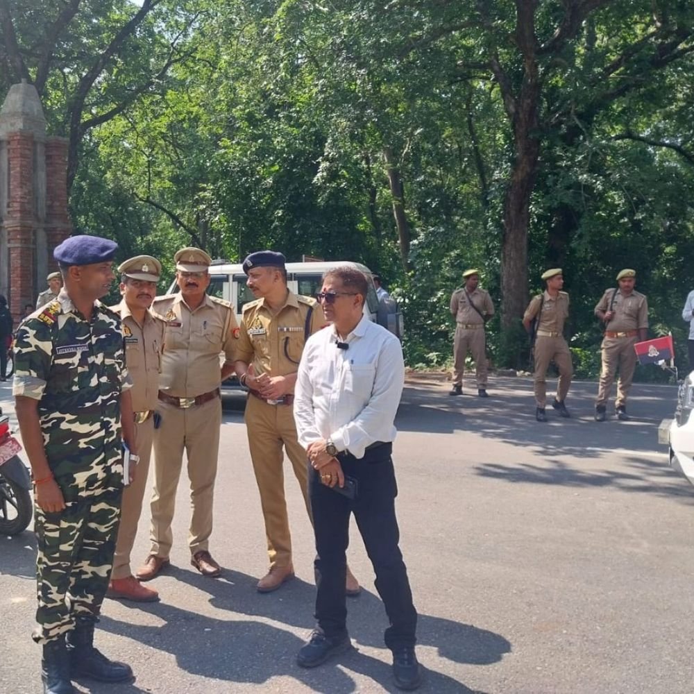 एडीजी ने भारत-नेपाल सीमा पर सुरक्षा व्यवस्था परखी:कोयलाबास बॉर्डर पर चेकिंग, सीसीटीवी निगरानी का जायजा लिया; तस्करी रोकने के सख्त निर्देश दिए