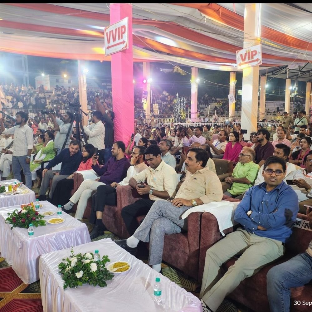 हाथरस के दाऊजी महाराज मेले में अल्ताफ राजा नाइट:हजारों दर्शक गीतों और गजलों पर झूमे, वातावरण में बांधा समां