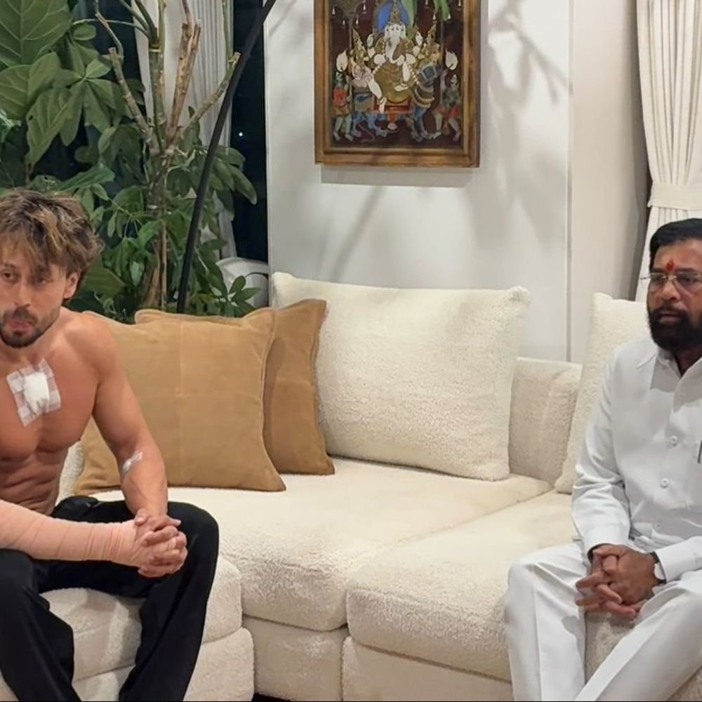 टाइगर श्रॉफ पर फायरिंग, हाथ और सीने पर पट्टियां दिखीं:एकनाथ शिंदे मिलने पहुंचे; ड्राइवर समेत 2 लोग घायल