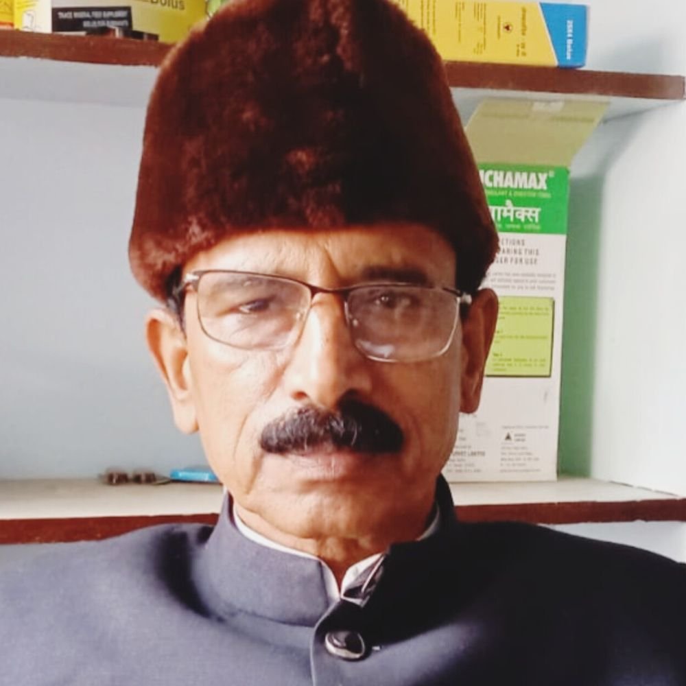 बलिया में खादी कारीगरों की कताई मजदूरी दोगुनी हुई:सूत कताई का भुगतान 7.50 से बढ़ाकर 15 रुपए प्रति लच्छी; पात्र संस्थाओं को 4% ब्याज पर ऋण