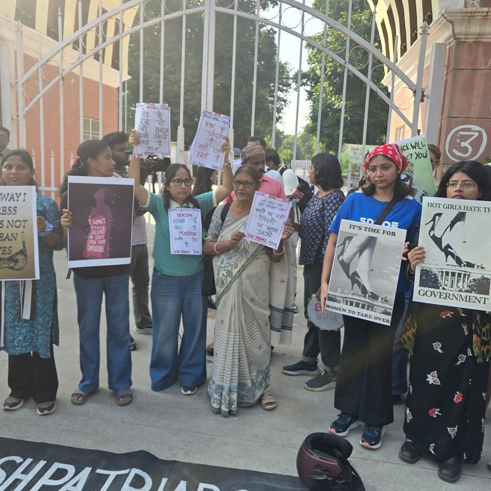 महिलाओं की सुरक्षा और अधिकारों के लिए लखनऊ में मार्च:लॉ की छात्रा संविधा बोलीं- महिलाओं की हालत में सुधार नहीं, हमें मार्च रद्द करने के लिए फोन आए