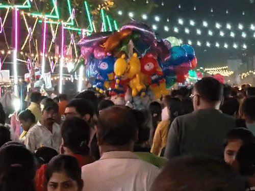 प्रयागराज के सिविल लाइंस में निकला रामदल:आकर्षक चौकियों को देखने उमड़े श्रद्धालु, पूरे इलाके में उत्सव का माहौल