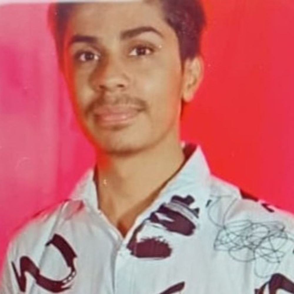 करंट लगने से सराफा कारोबारी के बेटे की मौत:बदायूं में कैमरे ठीक करवाने गये थे, परिवार को ढांढस बंधाने पहुंचे व्यापारी नेता