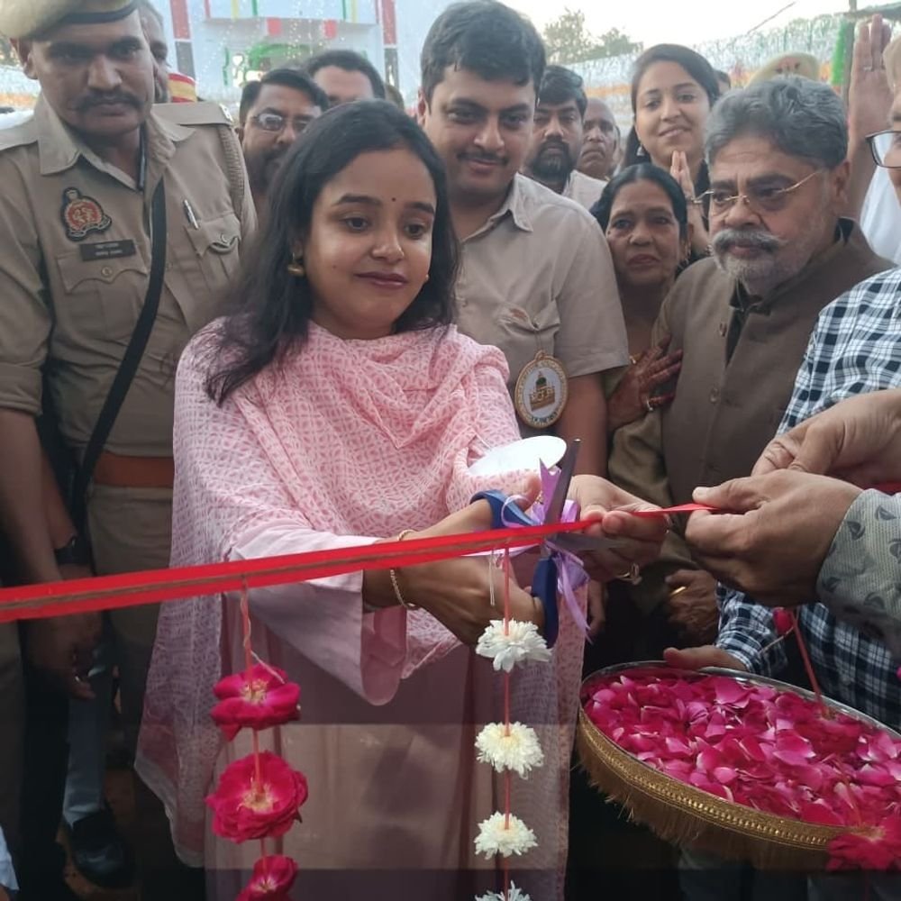 बाराबंकी में विश्वविख्यात देवा मेले का शुभारंभ:दस दिनों तक सूफियाना कलाम की महफिलें होंगी, देश-विदेश से लाखों जायरीन पहुंचेंगे