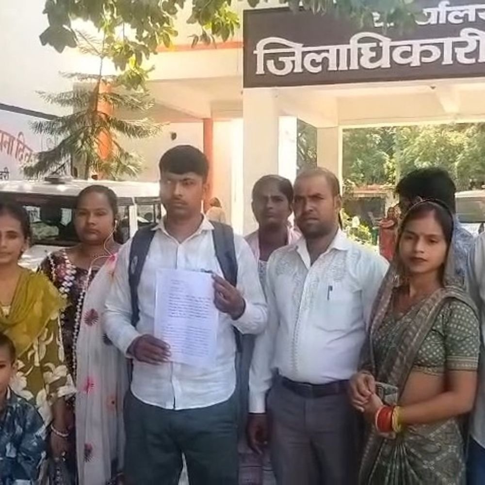सफाईकर्मियों ने मानदेय बढ़ाने की मांग की:15-18 हजार रुपये मासिक पारिश्रमिक मांगा, मैनपुरी में बोले- समय पर भुगतान भी नहीं मिल रहा