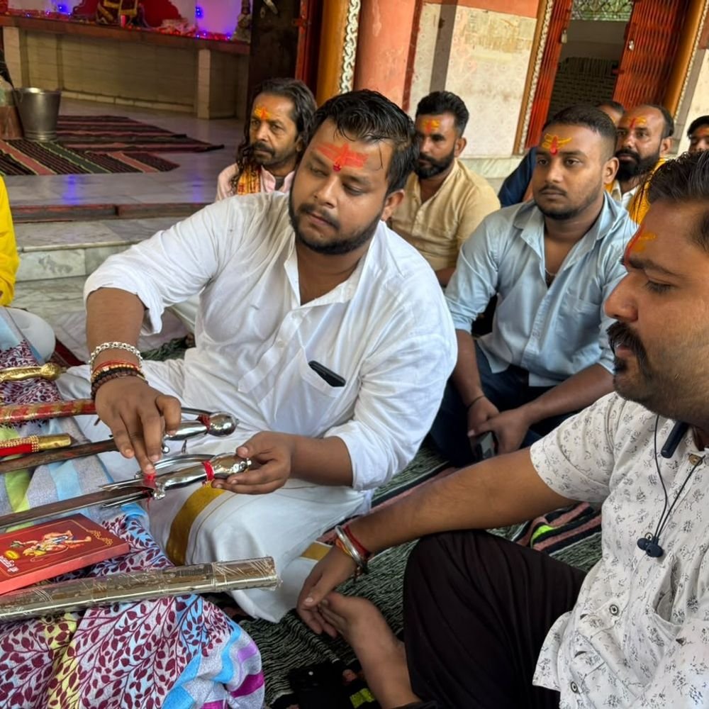मुरादाबाद में विजयदशमी पर शस्त्र पूजन के साथ निकली रथ:आत्मरक्षा और सुरक्षा के प्रति जागरूक रहने का दिया संदेश