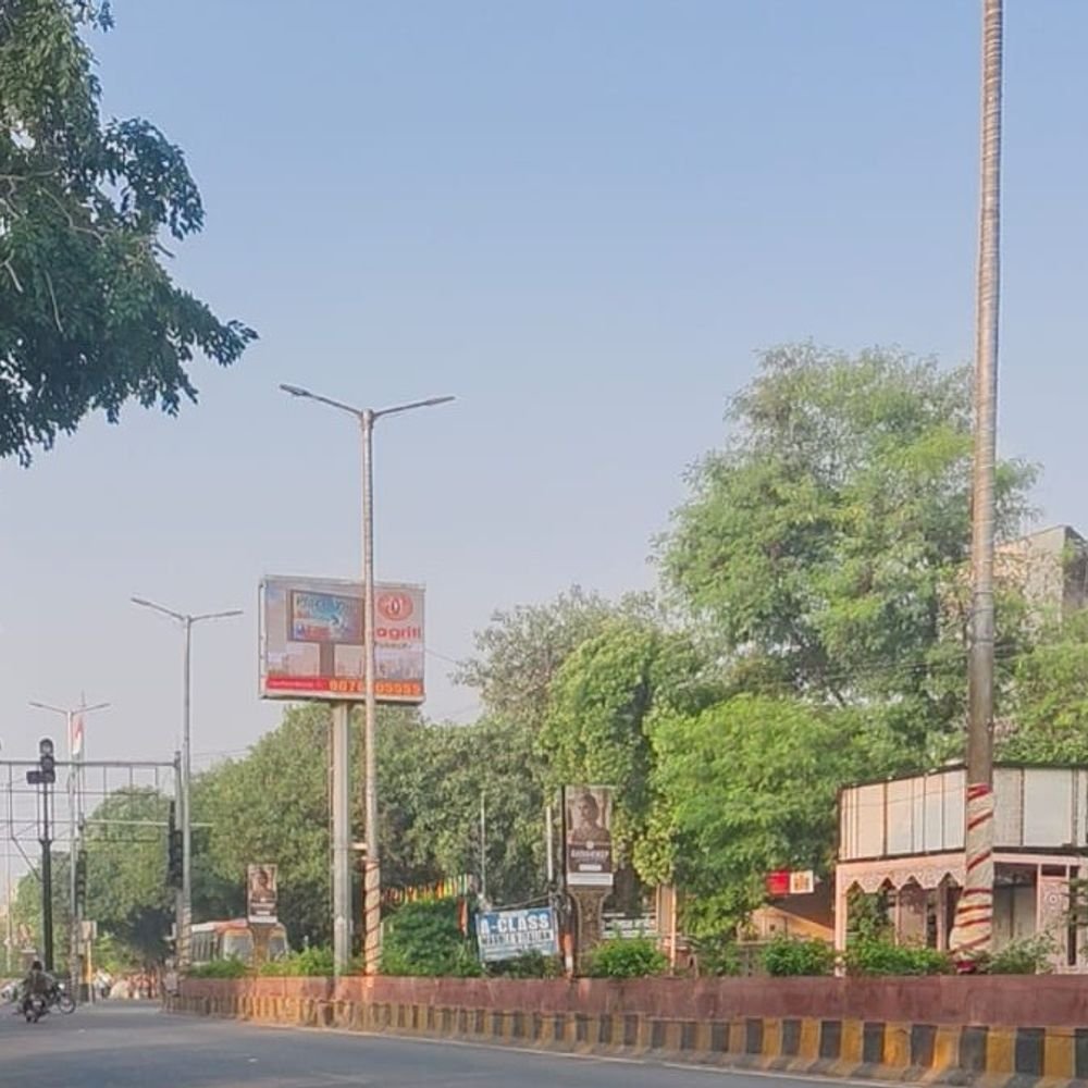 मुरादाबाद में टेम्प्रेचर 33°C:तेज धूप निकली, रुक-रुककर हवा बह रही, बारिश नहीं होगी