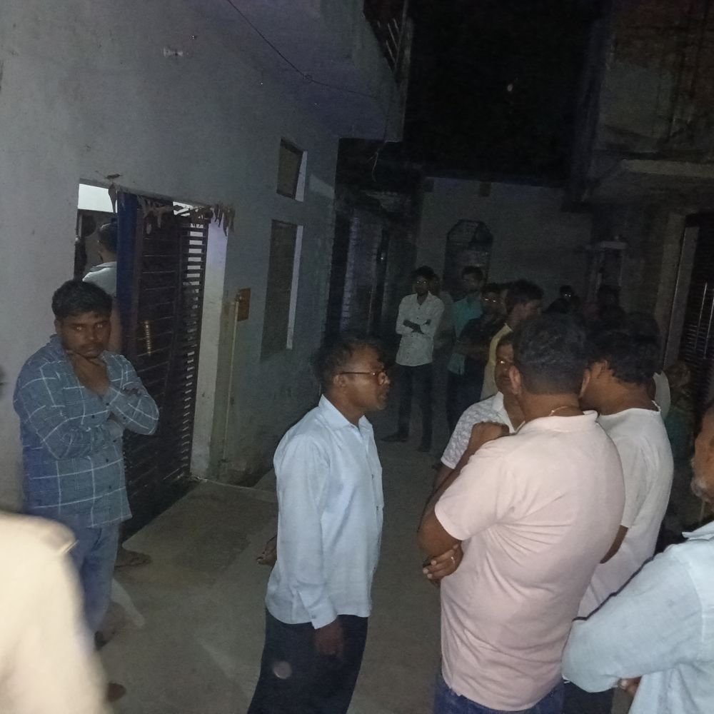 फतेहपुर में व्यक्ति ने फांसी लगाकर की आत्महत्या:घर के अंदर रेस में जीती साइकिल पर चढ़कर फंदे से लटका