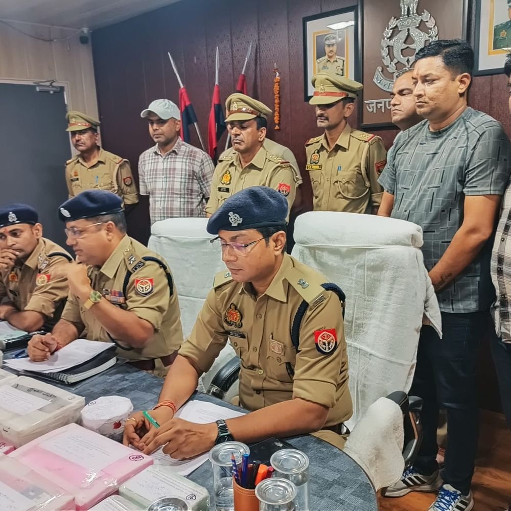 ज्वैलर्स की दुकान से चोरी 37.50 किलो जेवरात बरामद:शामली पुलिस दो आरोपियों को पकड़ा, पेड़ के सहारे छत पर चढ़े थे